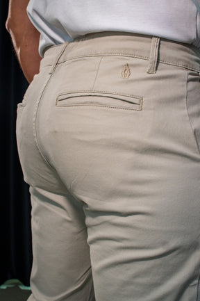 Calça Slim Sarja Chino