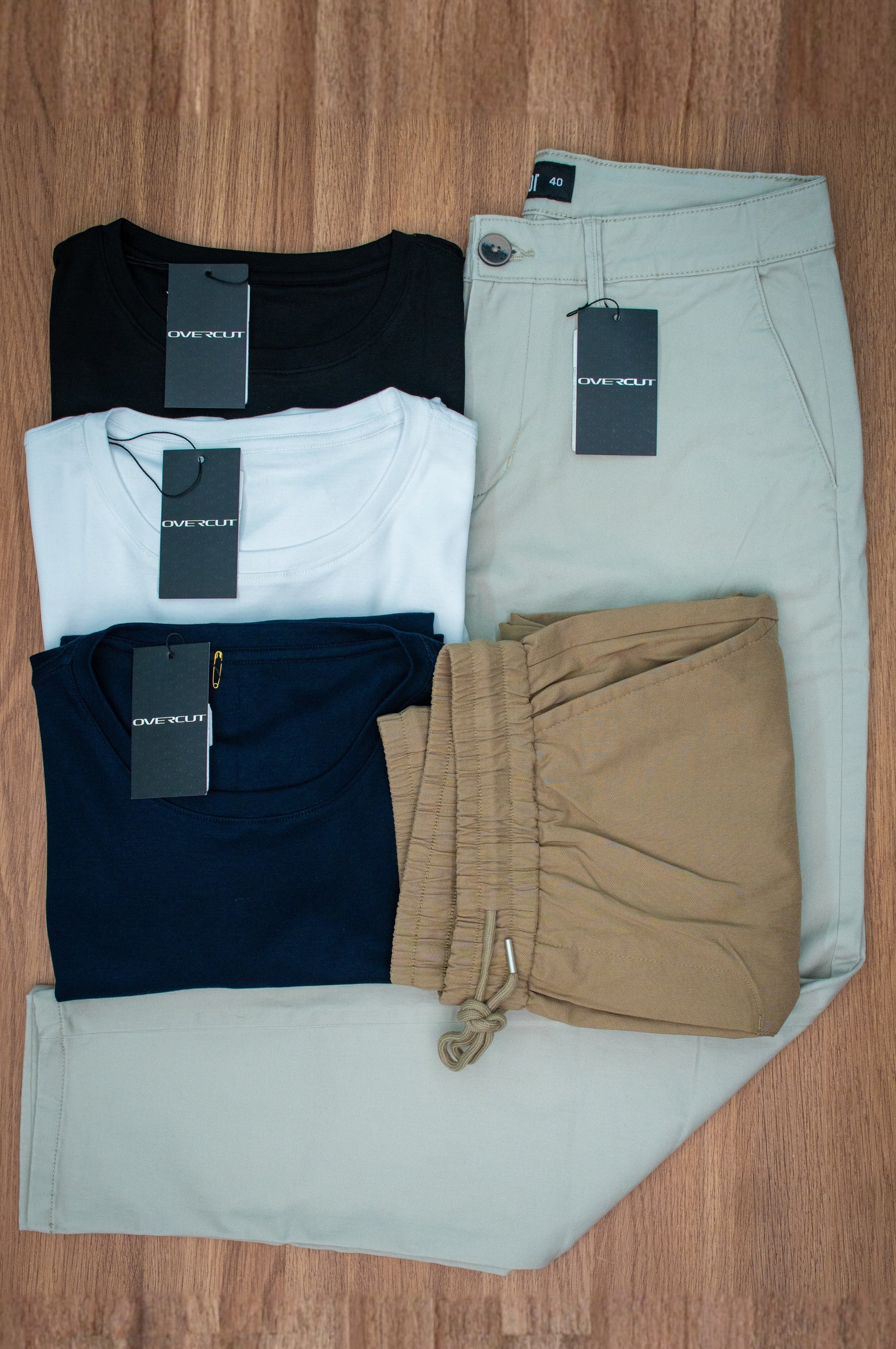 KIT - 3 Camisetas Pima + 1 Calça Chino + 1 Bermuda Piastri